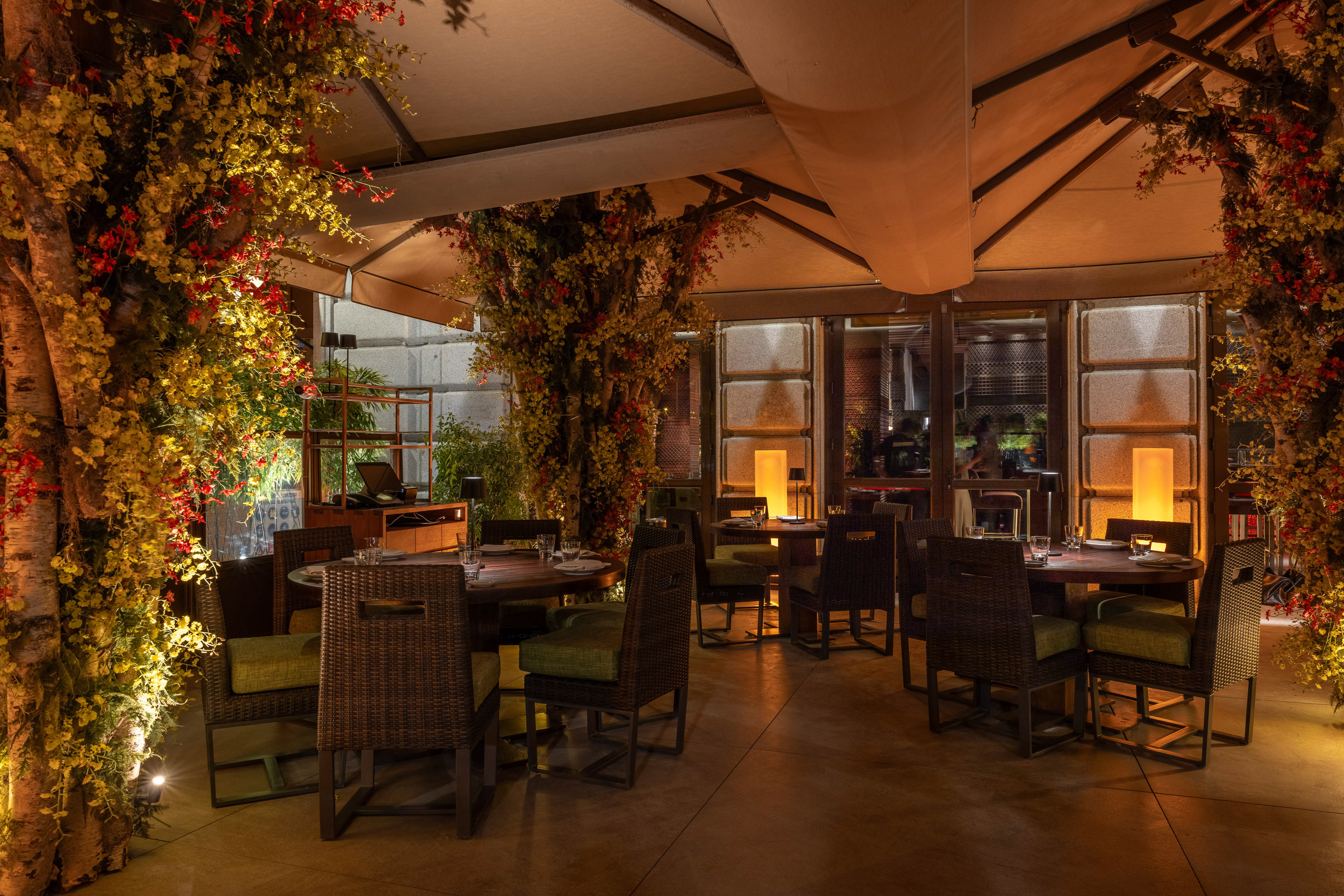 217qGranMeliaFenix-Zuma Restaurant Terrace